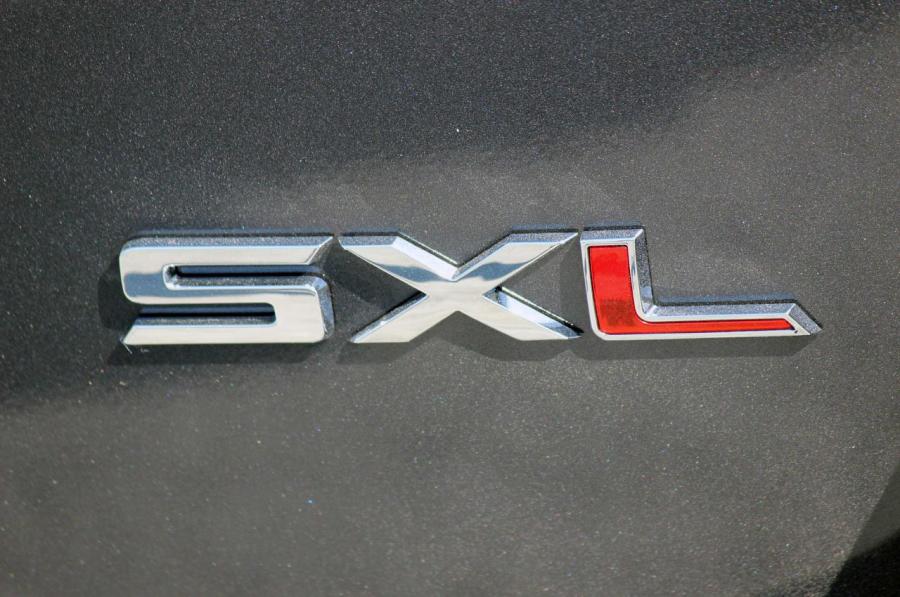  Kia Sedona SXL 2015 года  (фото 50 из 75)